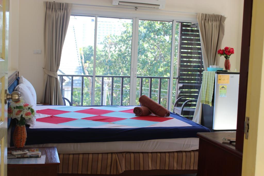 Dacha Beach Aparthotel Pattaya Exterior photo